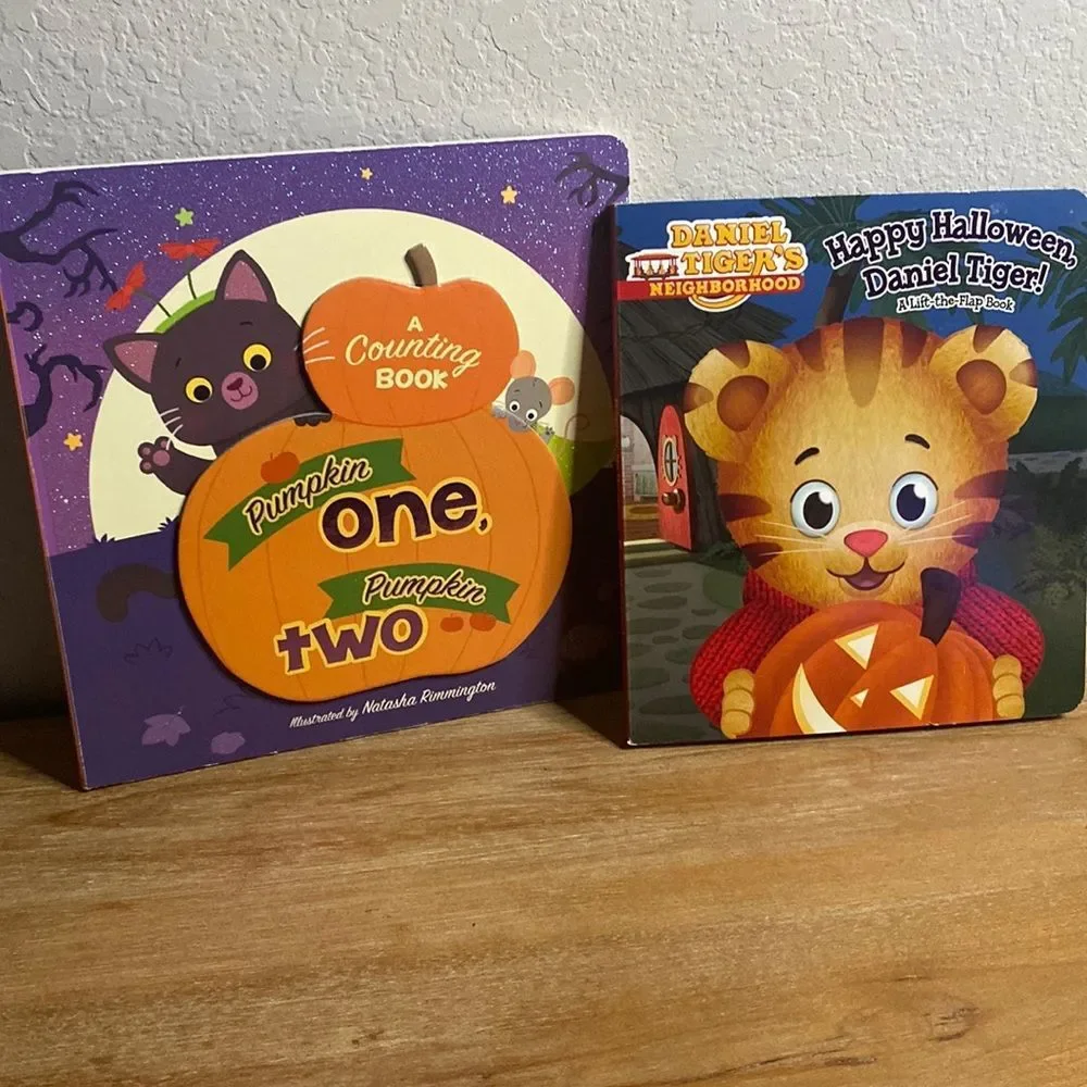 New Toddler Child Kid Halloween Holiday Books Bundle of 2 Daniel the Tiger